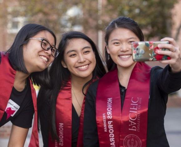 students smiling first year honors